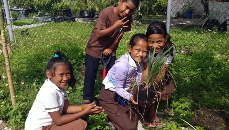 

<!-- THEME DEBUG -->
<!-- THEME HOOK: 'field' -->
<!-- FILE NAME SUGGESTIONS:
   ▪️ field--node--title--news-and-events.html.twig
   ✅ field--node--title.html.twig
   ▪️ field--node--news-and-events.html.twig
   ▪️ field--title.html.twig
   ▪️ field--string.html.twig
   ▪️ field.html.twig
-->
<!-- 💡 BEGIN CUSTOM TEMPLATE OUTPUT from 'themes/custom/whokap/templates/field/field--node--title.html.twig' -->
Challenging the food culture of the Marshall Islands
<!-- END CUSTOM TEMPLATE OUTPUT from 'themes/custom/whokap/templates/field/field--node--title.html.twig' -->

